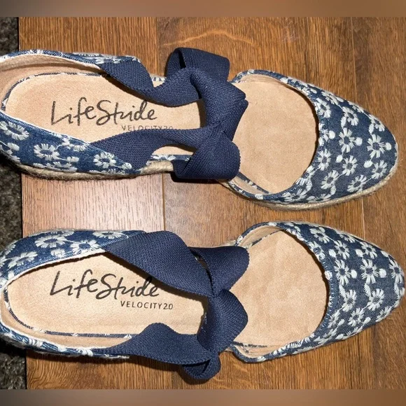 Life Stride Navy Daisy Kascade Espadrille Wedges Size 8.5 - Picture 7 of 8